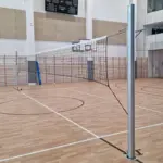 Fiksni jekleni odbojkarski stebri