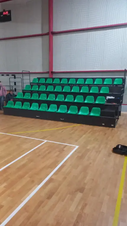 Ročna teleskopska tribuna